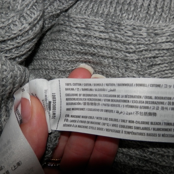 NEW Hollister Juniors Small Open Cold Shoulder Sweater 3207 - Picture 5 of 7